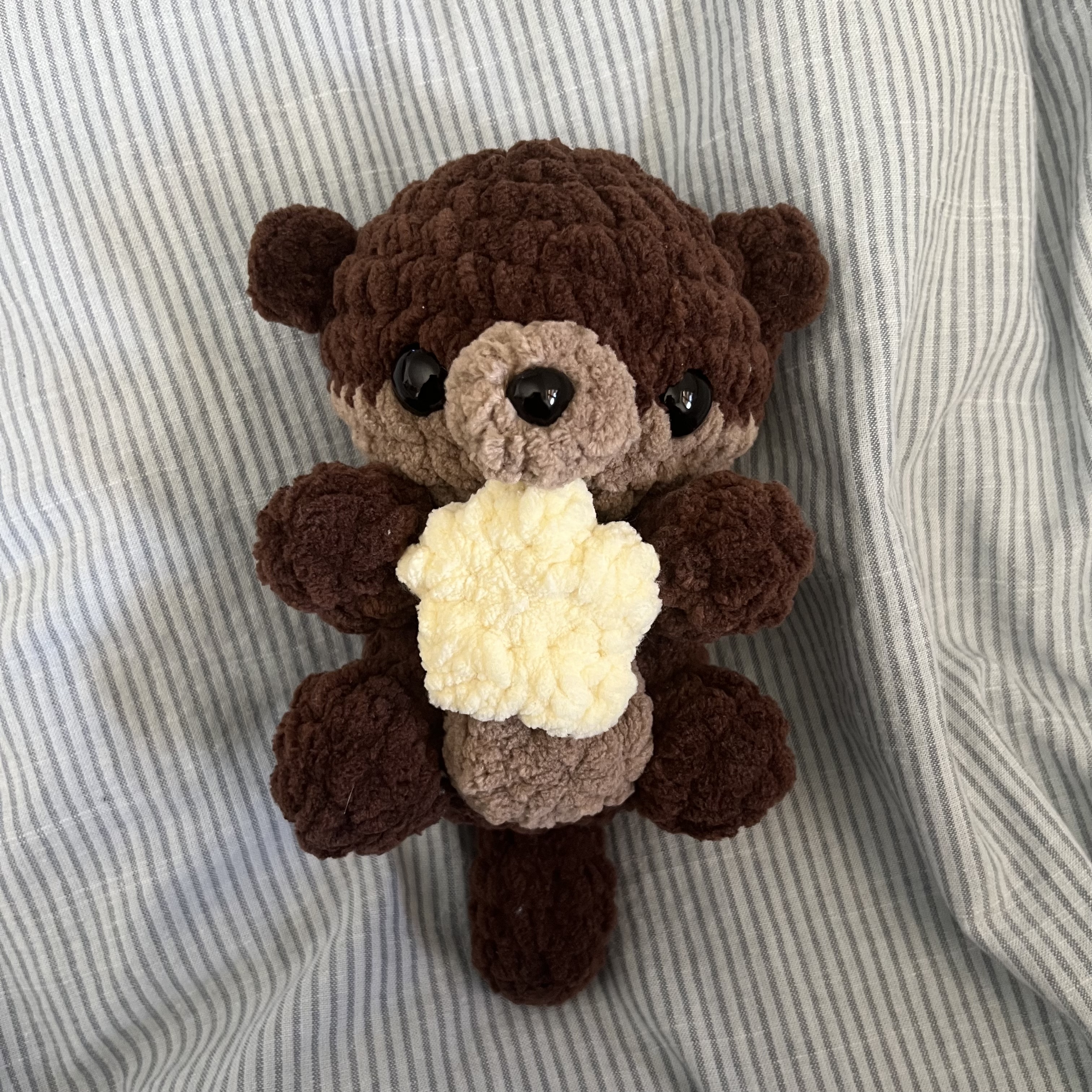 Gehäkelter Bär mit Marshmallow